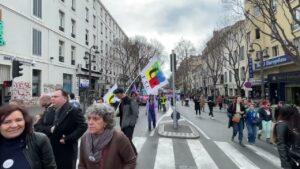 Marseille : reprise du cortège après un arrêt devant le commissariat de Noailles