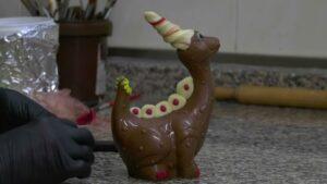 Confection d’un chocolat de Pâques avec les artisans corses Colomb-Bereni, mondialement reconnus