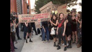 Des féministes perturbent l'arrivée des spectateurs devant le Silo avant le récital de Depardieu