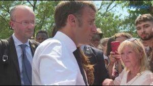 Emmanuel Macron rencontre les habitants de la résidence " les Campanules"