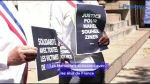 Rassemblement en soutien aux élus de France devant la mairie de Marseille